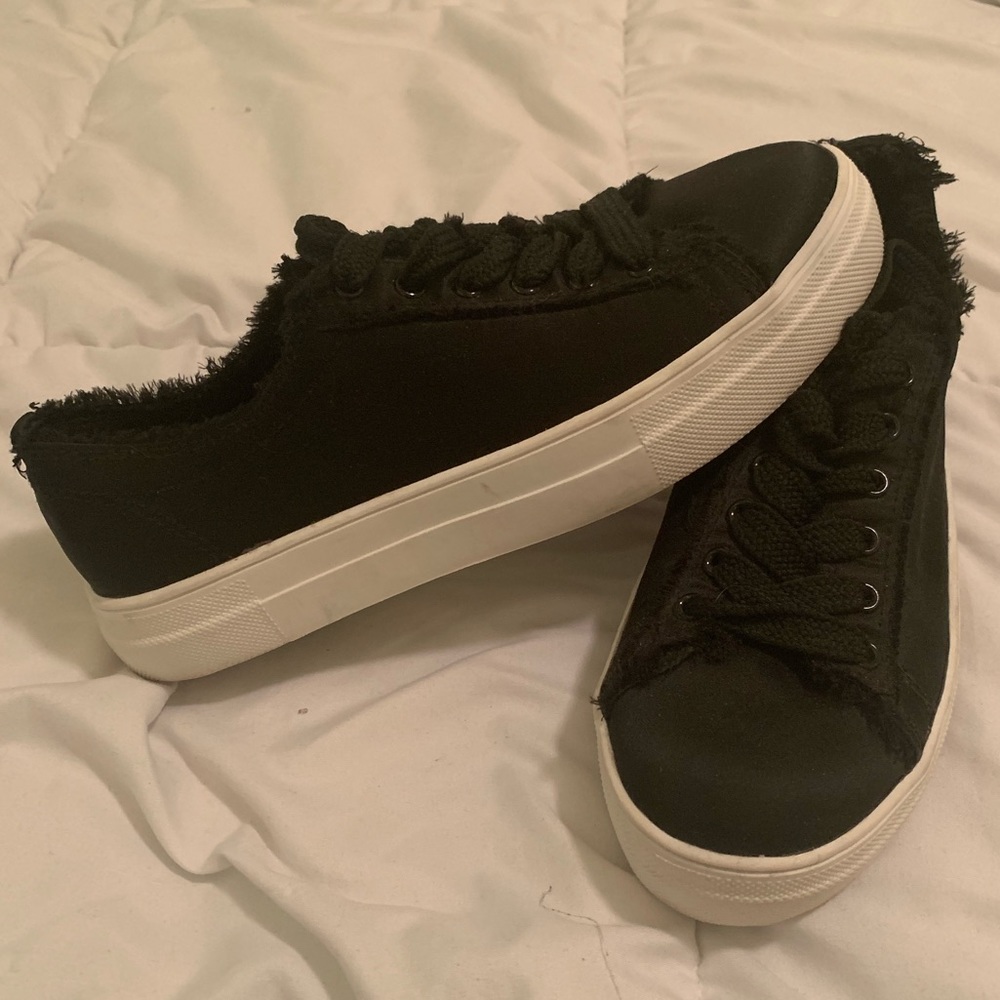 NWT Black Frayed Sneakers